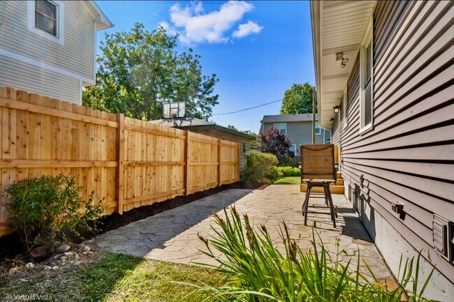 Building Photo - 509 Gierz St