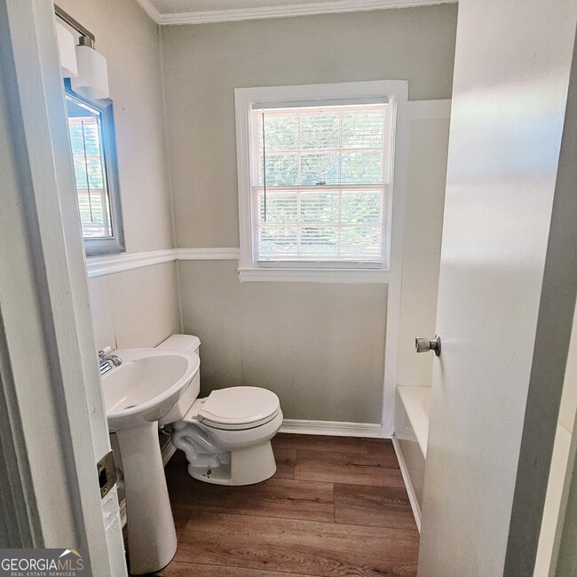 Building Photo - 203 Briardale Ave