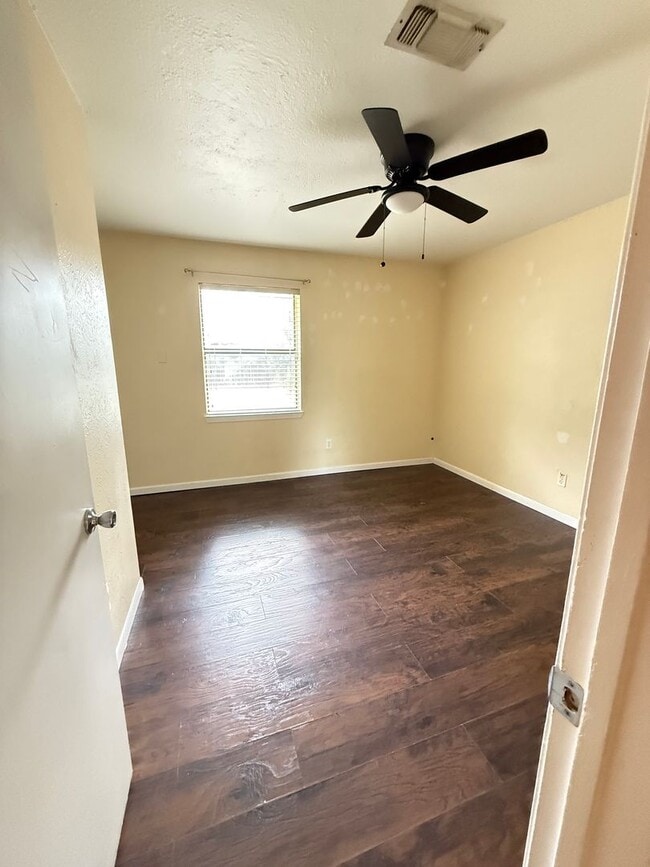 Building Photo - Charming 4 bed 2 bath home in Lampasas com...