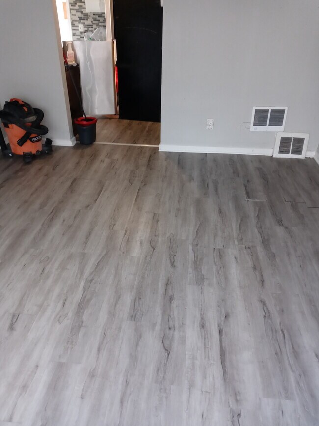 Building Photo - Studio Unit for Rent