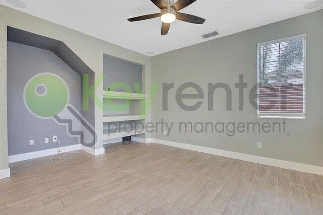 Building Photo - 461 Anjou Cir