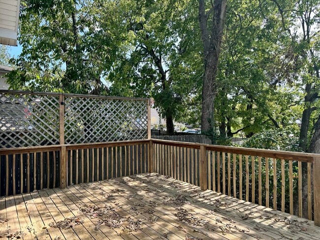 Building Photo - 114 W Green St