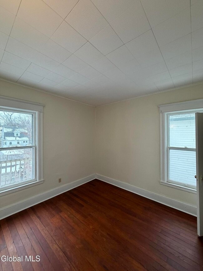 Building Photo - 1111 Parkwood Blvd