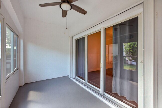 Building Photo - 1827 Pelican Dr