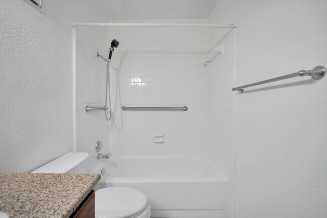 Building Photo - 3607L W Northgate Dr
