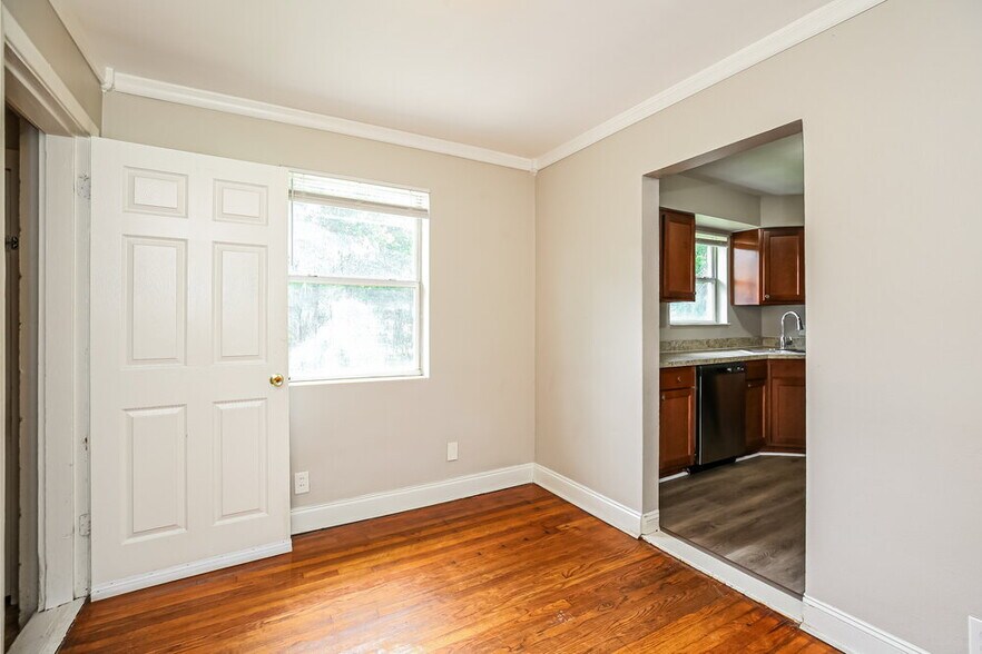 Building Photo - 2615 Ligustrum Rd