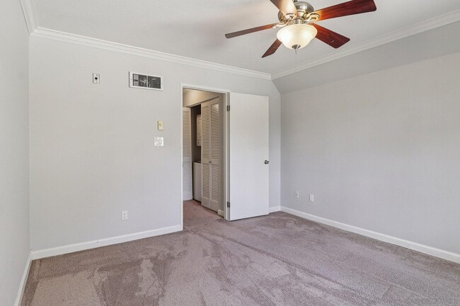 Building Photo - 7565 Charmant Dr