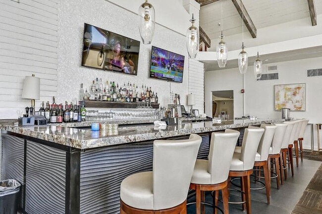 Building Photo - 11 Palma Dr