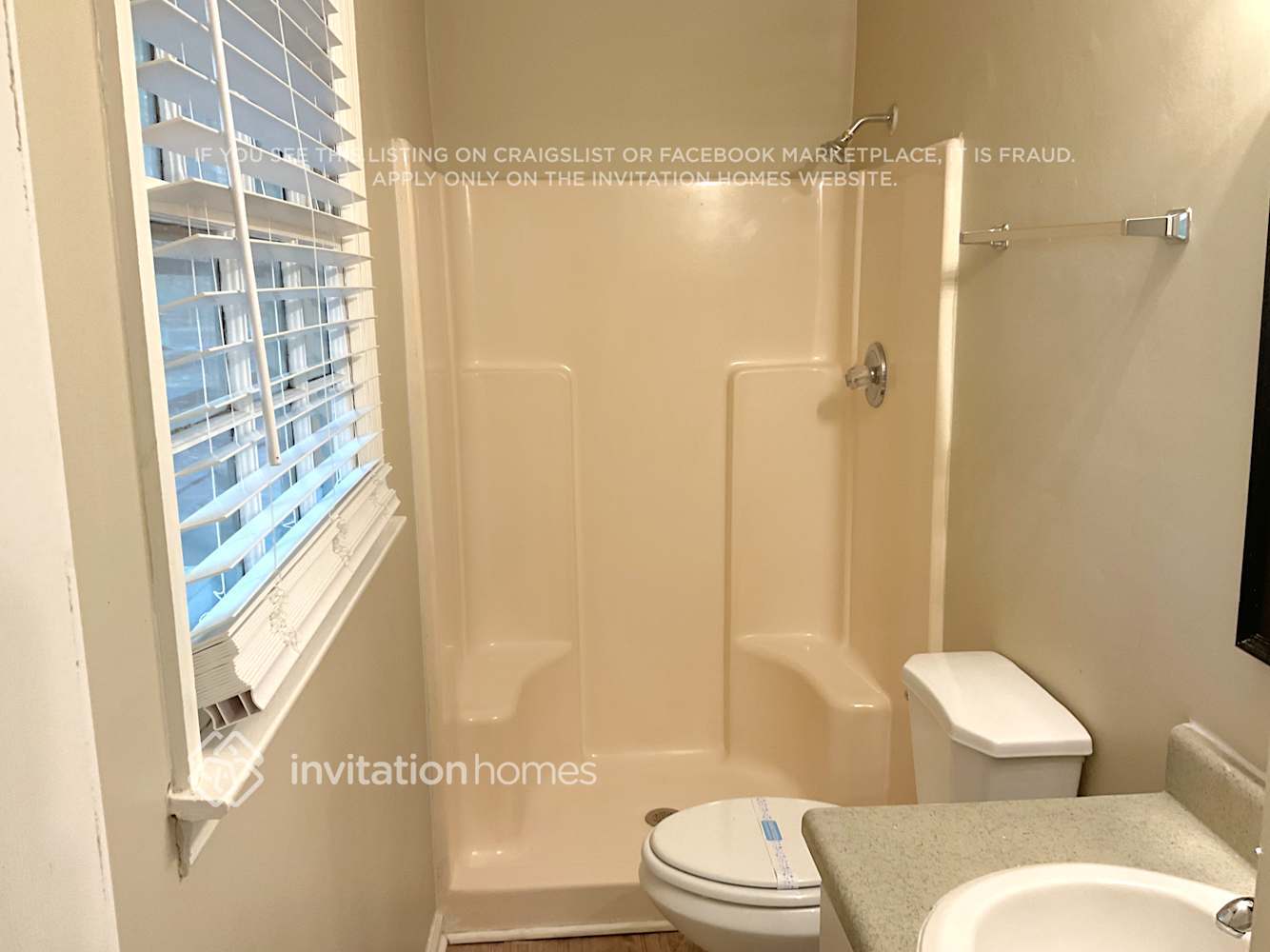 Building Photo - 1650 Lakeview Pl