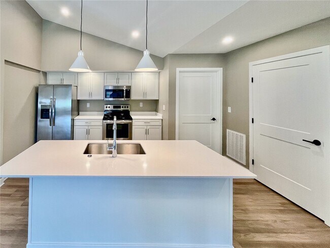 Building Photo - 563 Championship Dr