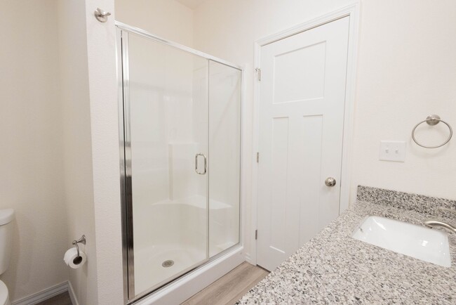 Building Photo - NEW LUXURY 2 BED 2 BATH 1 CAR GARAGE DUPLEX
