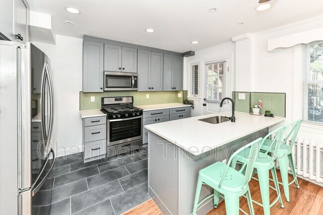 Building Photo - 2230 Observatory Pl NW