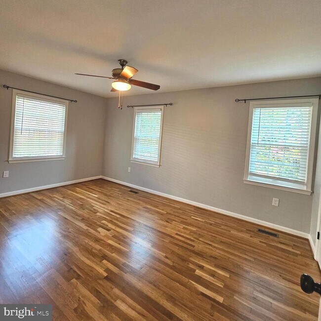 Building Photo - 7034 Bradwood Ct