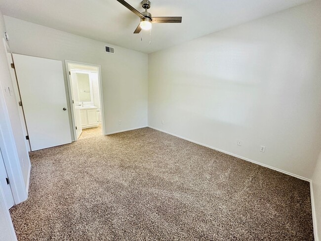 Building Photo - 1 MONTH FREE !!! - Charming 2 Bed 2 Bath C...