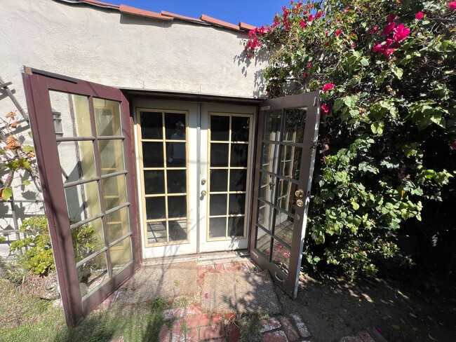 GARAGE DOORS TO BACKYARD -PRIVATE ENTRY - 2441 10th St