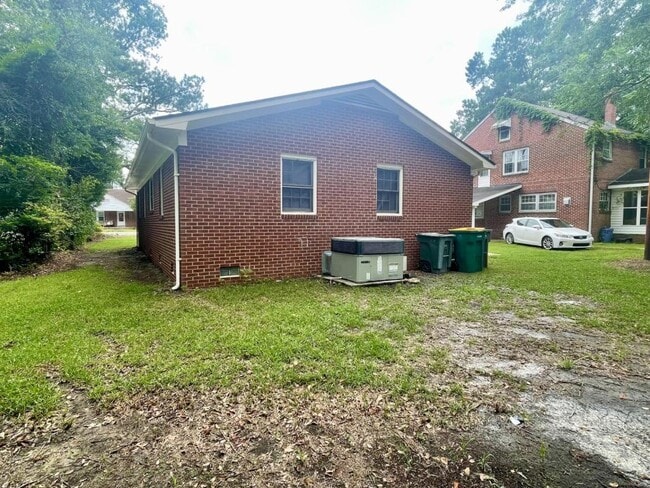Building Photo - 1402 M.L.K. Jr Dr