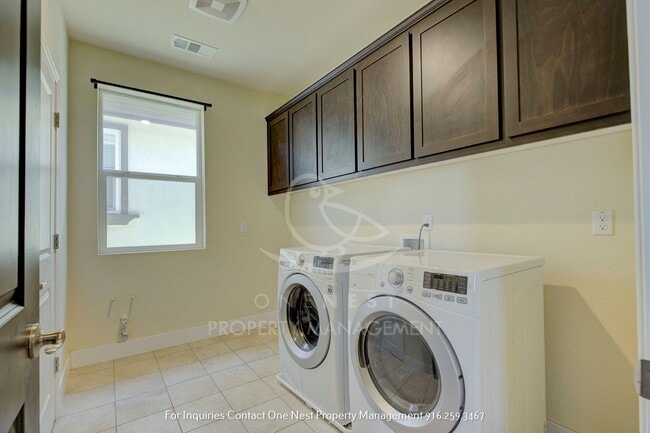 Building Photo - Early Summer move in, available ASAP 4 bd 3 bth backyard and balcony