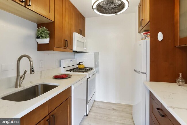 Building Photo - 1900 Lyttonsville Rd