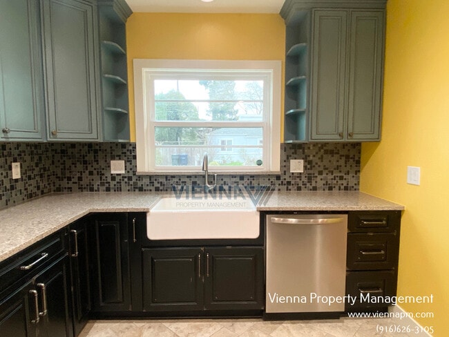 Building Photo - 5668 11th Ave