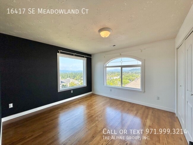 Building Photo - 16417 SE Meadowland Ct