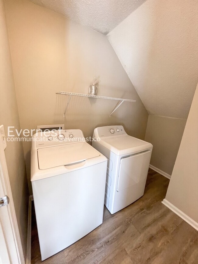 Building Photo - 901 Cimarron Ct