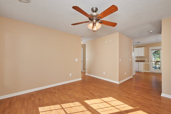 Building Photo - For Rent: 2BR, 1BA condo