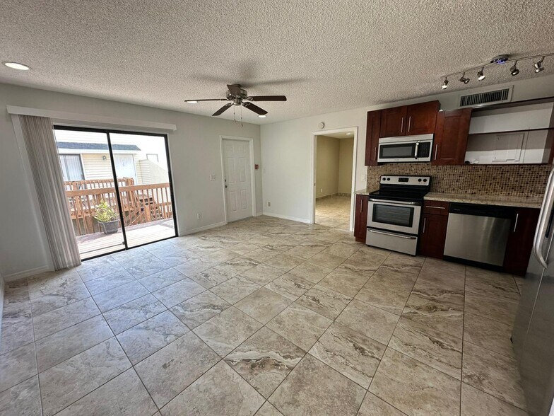 Building Photo - 637 Executive Center Dr