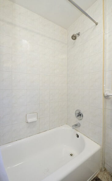 Building Photo - 356 W 37th St