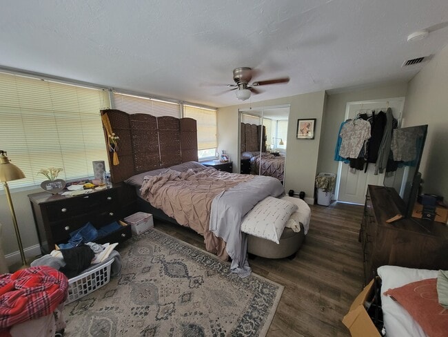 Building Photo - 3340 Beacon Square Dr