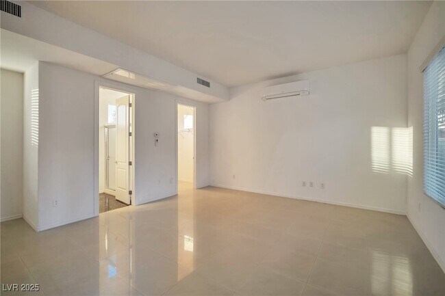 Building Photo - 2585 Portsmouth Creek Ave