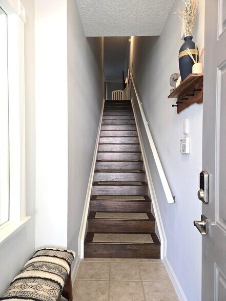 Building Photo - 2024 Alta Meadows Ln