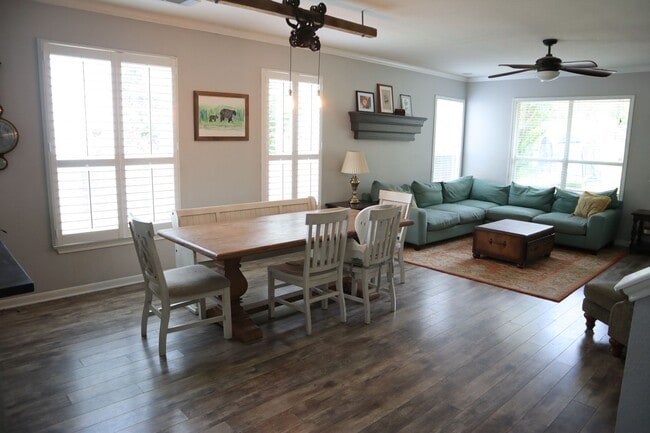 Building Photo - 4 Bed 2.5 Home in San Marcos, TX