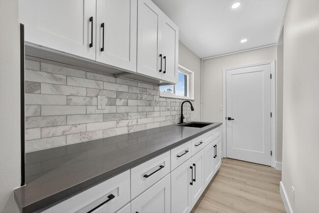 Building Photo - 280 Sulky Way