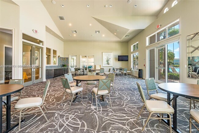 Building Photo - 4144 Greenway Dr