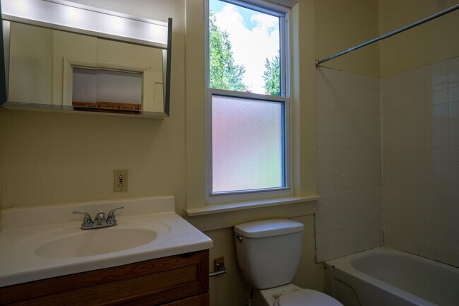 Building Photo - 450 Westcott St