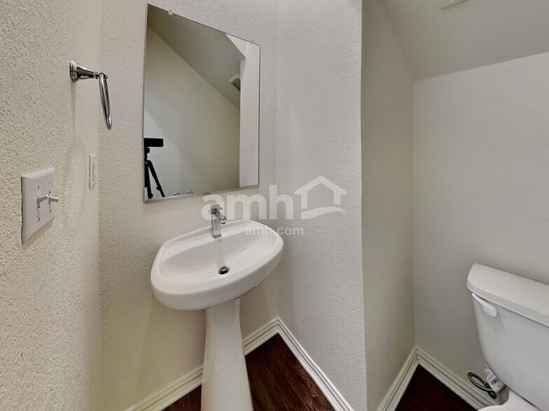 Building Photo - 2735 Geronimo Creek
