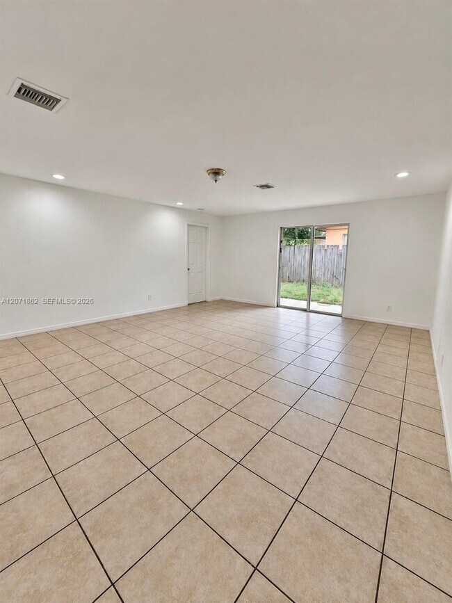 Building Photo - 2653 SW 51st St