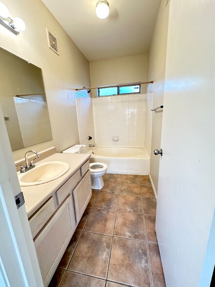 Building Photo - 4644 N 22nd St