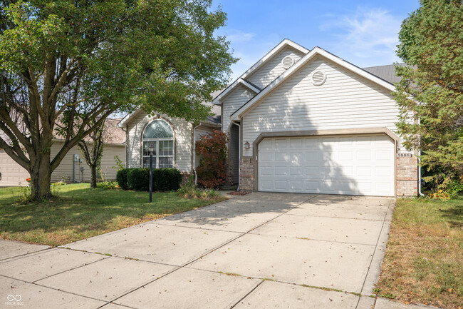 Building Photo - 5886 Hollow Oak Trail