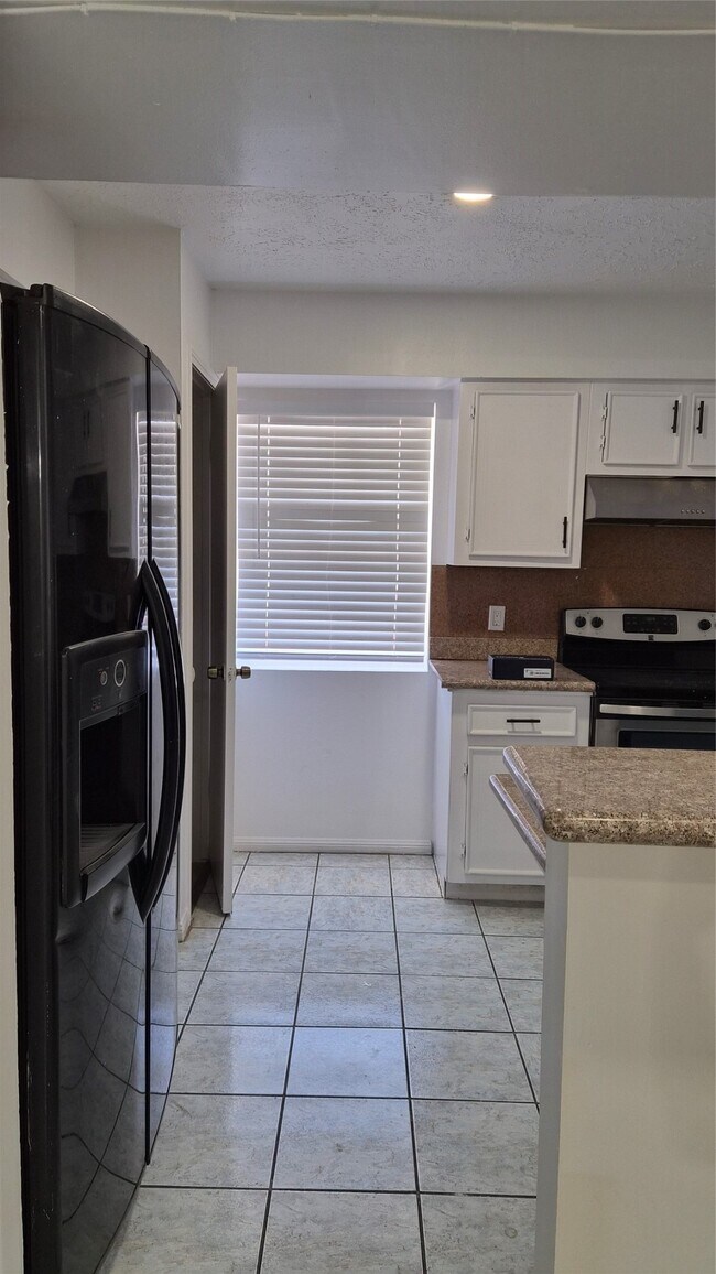 Building Photo - 8316 Beechnut St