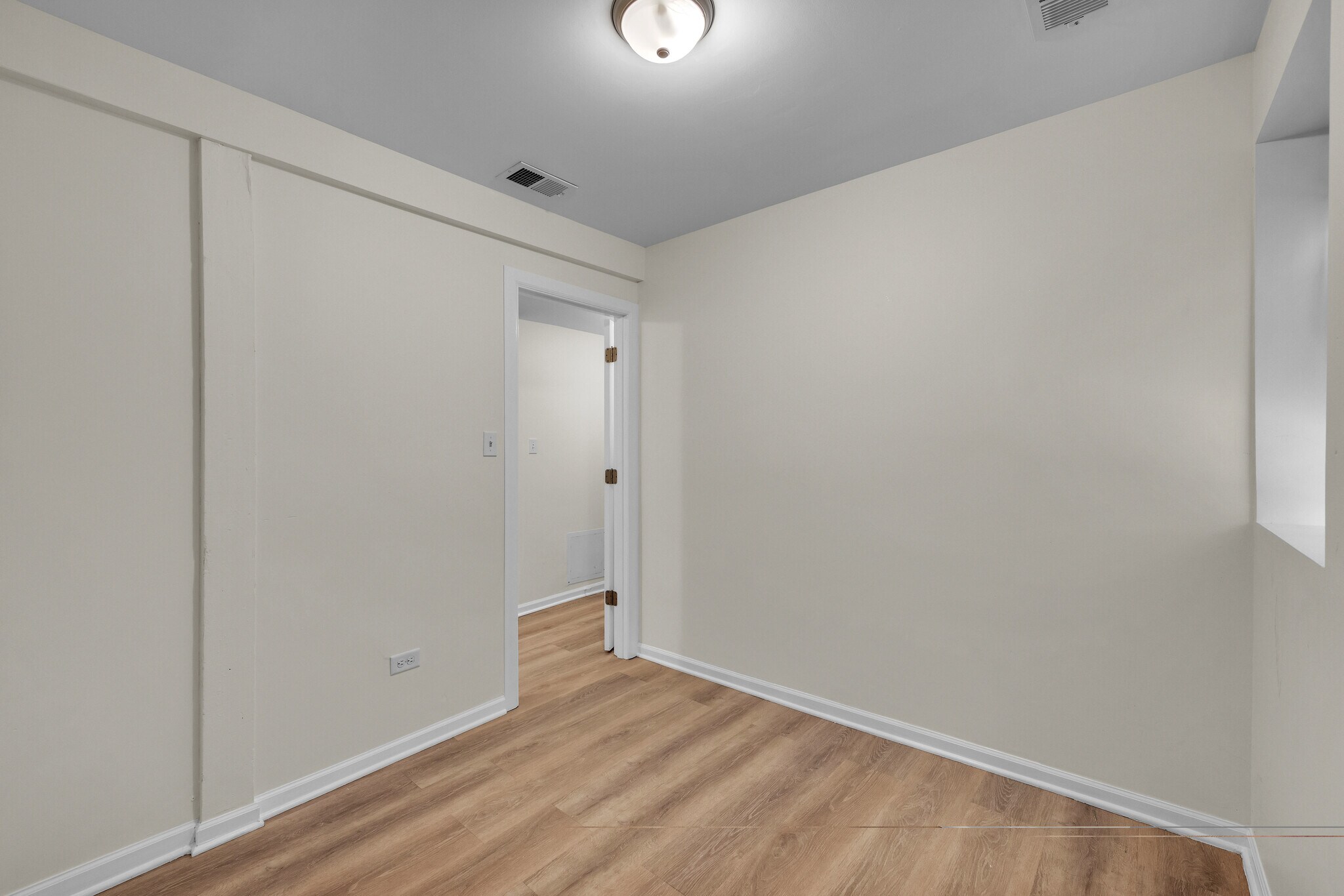 Building Photo - 1429 N Avers Ave