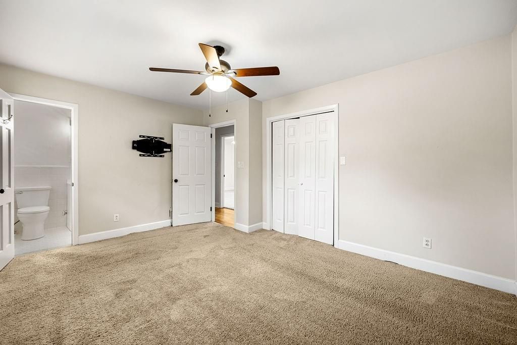 Building Photo - 161 Deerwood Cir