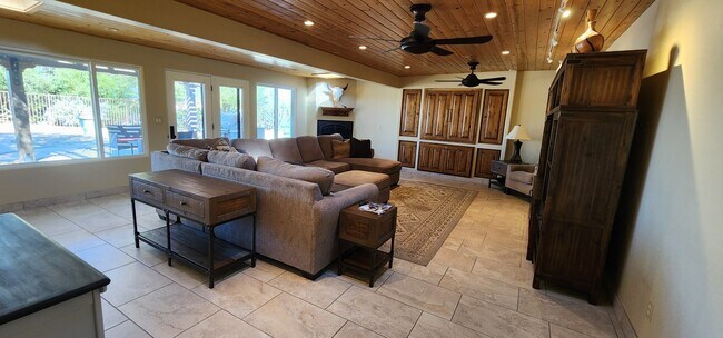 Building Photo - 1710 W Camino Dr