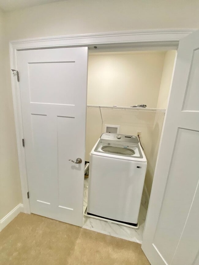 Building Photo - 3 Bedroom Townhouse Essex Junction VT Avai...