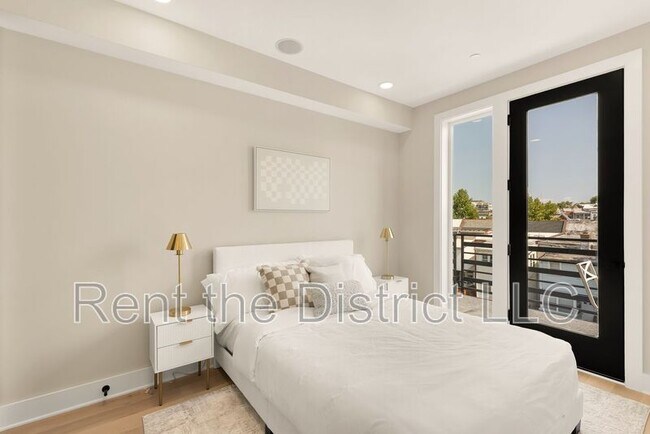 Building Photo - 1365 Perry Pl NW