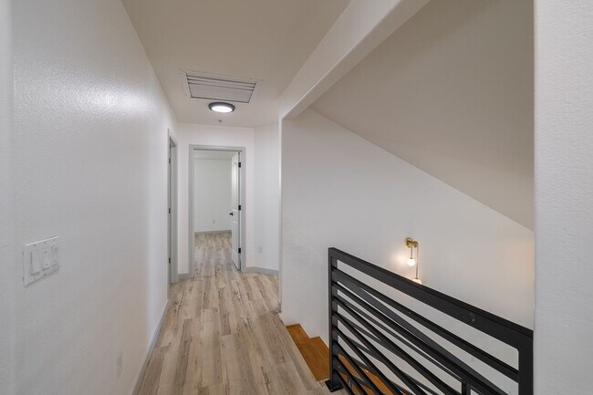 Building Photo - 4 Bed 3 Bath Located in Maple Hill Availab...
