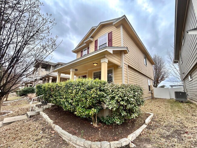 Building Photo - Move-In Ready 3/BR 2.5/BA Home with Spacious Layout & Modern Finishes