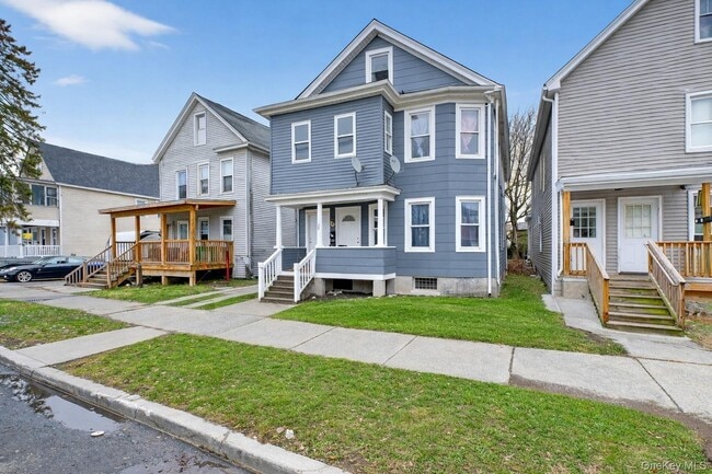 Building Photo - 148 Winnikee Ave