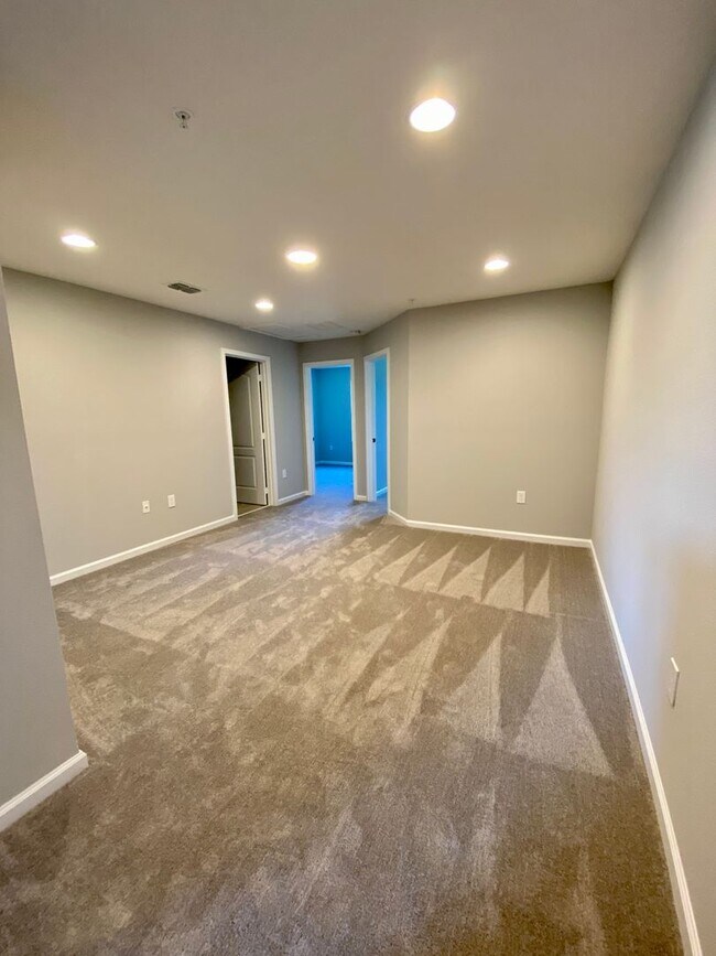 Building Photo - Brand New Townhome for Rent in Gated Commu...