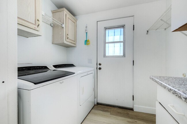 Building Photo - 2241 Meadow Lark Dr